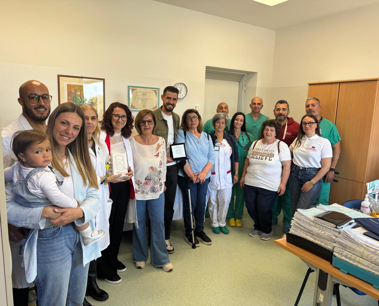I familiari di Augusto Proietti donano un dispositivo al Pronto soccorso del Santa Rosa per il supporto alla rianimazione cardiopolmonare